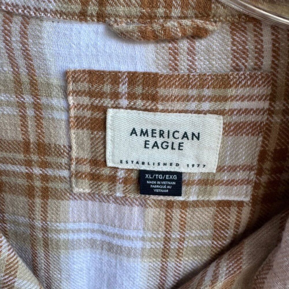 Women's Plaid Button-Up Shirt - Picture 3 of 7